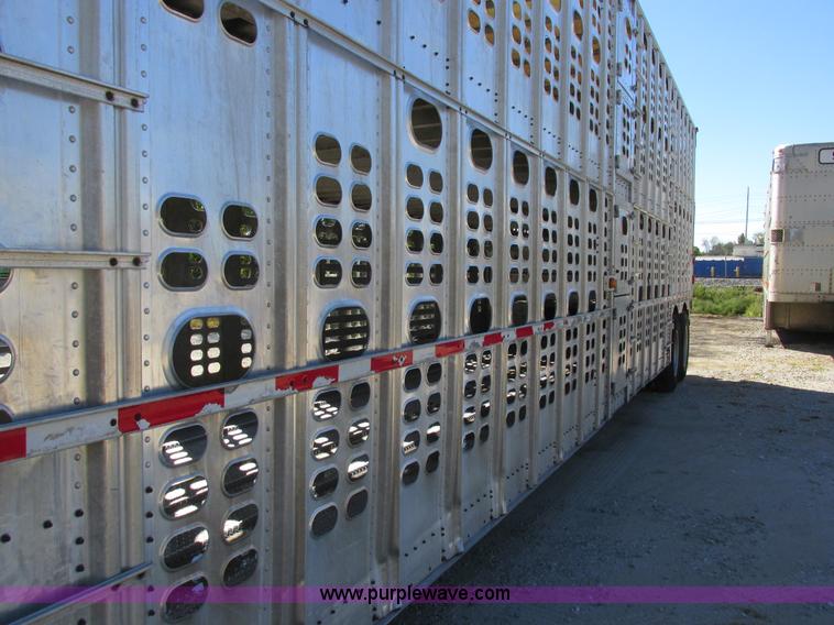image for item K2198 2001 Wilson PSDCL-302 livestock trailer