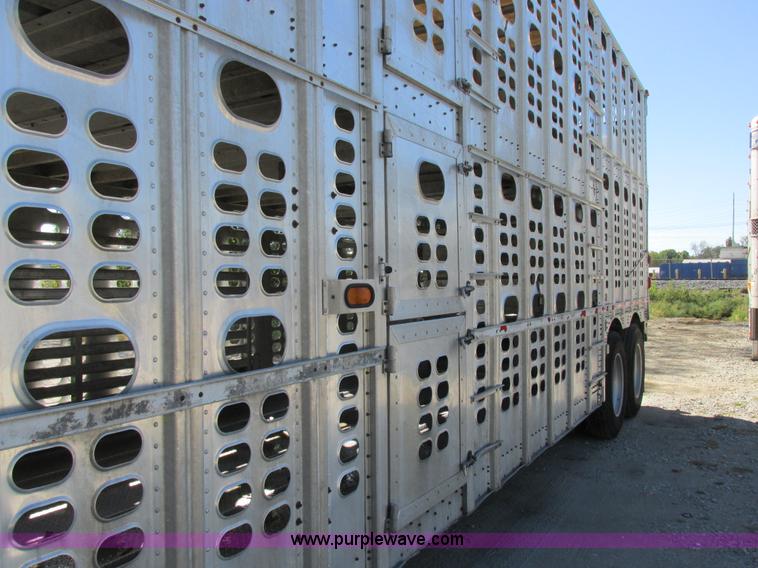 image for item K2198 2001 Wilson PSDCL-302 livestock trailer