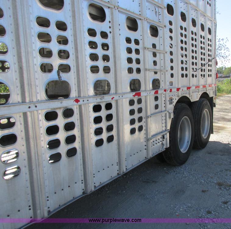 image for item K2198 2001 Wilson PSDCL-302 livestock trailer