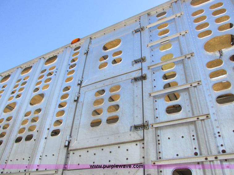 image for item K2198 2001 Wilson PSDCL-302 livestock trailer