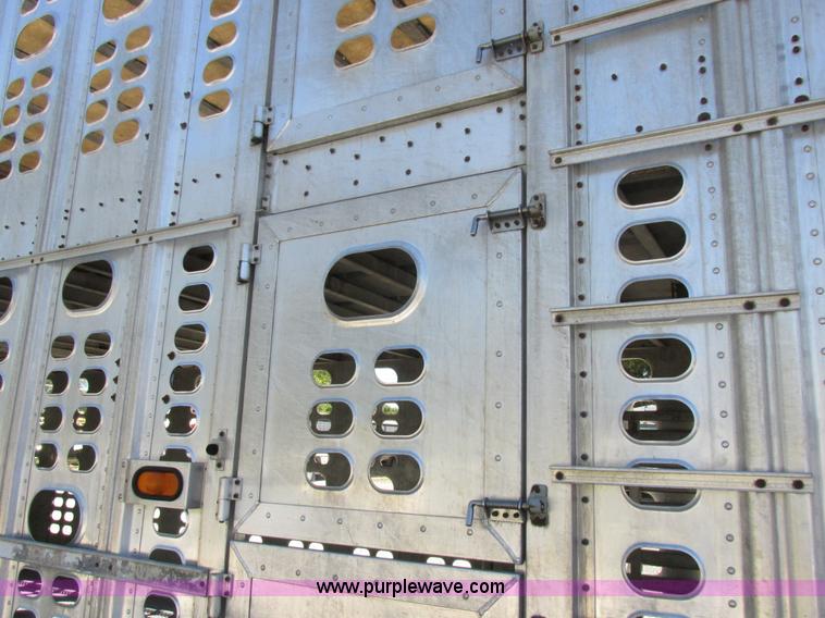 image for item K2198 2001 Wilson PSDCL-302 livestock trailer