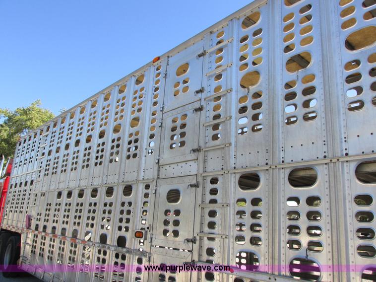 image for item K2198 2001 Wilson PSDCL-302 livestock trailer