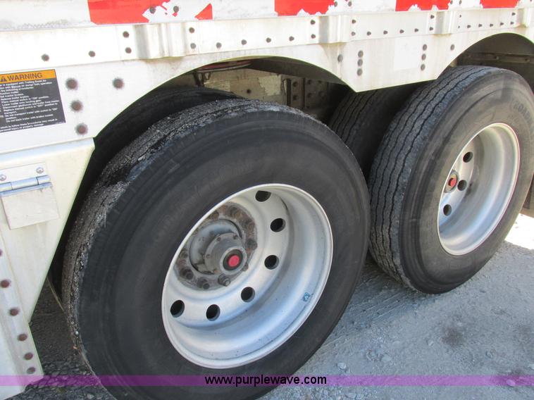 image for item K2198 2001 Wilson PSDCL-302 livestock trailer