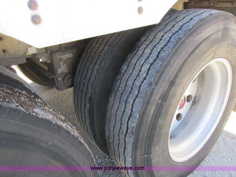 image for item K2198 2001 Wilson PSDCL-302 livestock trailer