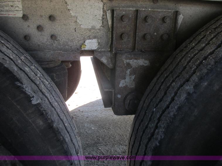 image for item K2198 2001 Wilson PSDCL-302 livestock trailer