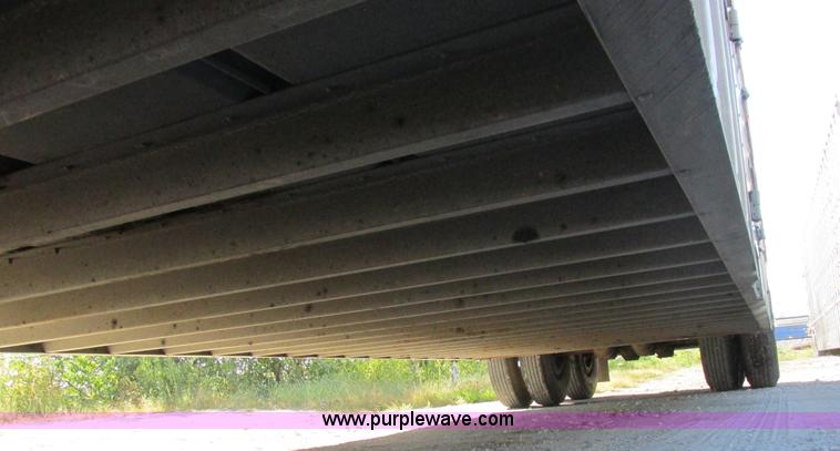 image for item K2198 2001 Wilson PSDCL-302 livestock trailer