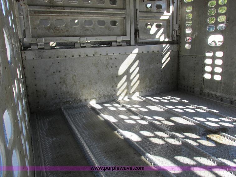 image for item K2198 2001 Wilson PSDCL-302 livestock trailer