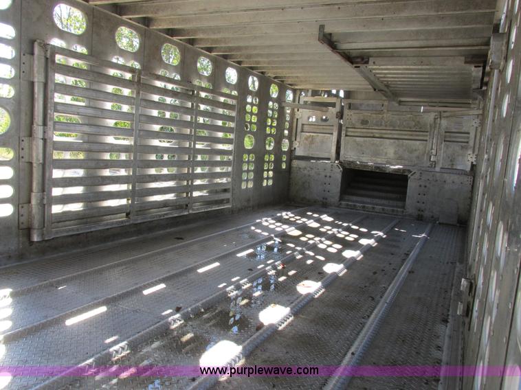 image for item K2198 2001 Wilson PSDCL-302 livestock trailer