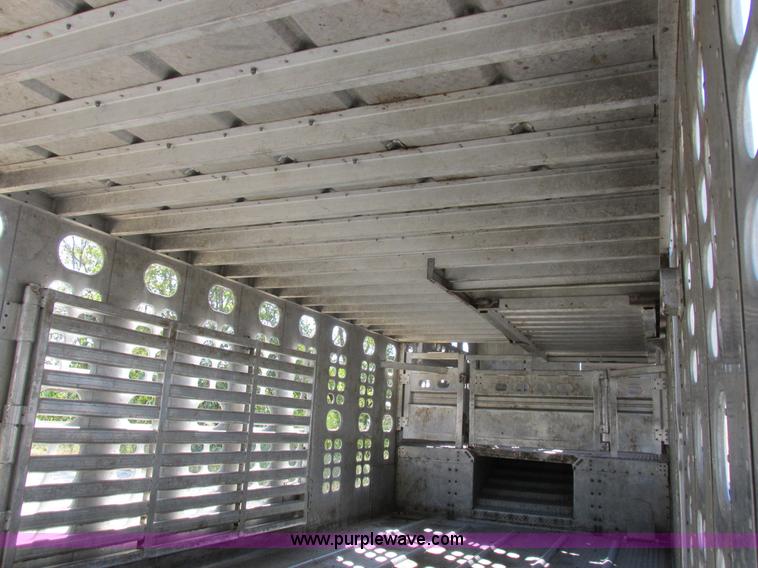 image for item K2198 2001 Wilson PSDCL-302 livestock trailer