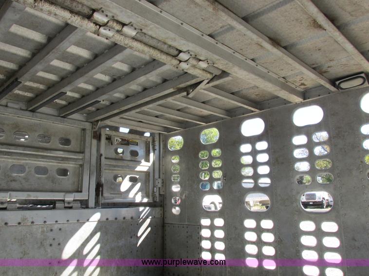 image for item K2198 2001 Wilson PSDCL-302 livestock trailer