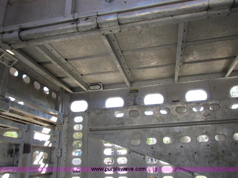 image for item K2198 2001 Wilson PSDCL-302 livestock trailer