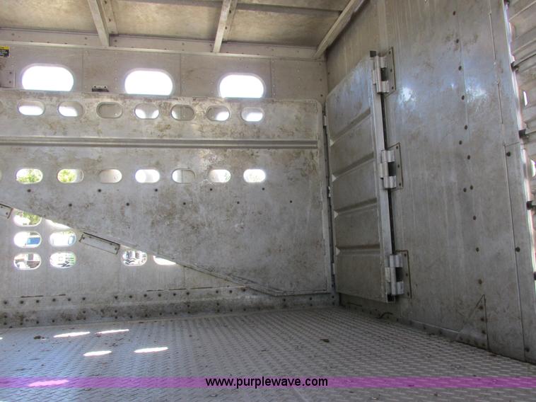 image for item K2198 2001 Wilson PSDCL-302 livestock trailer