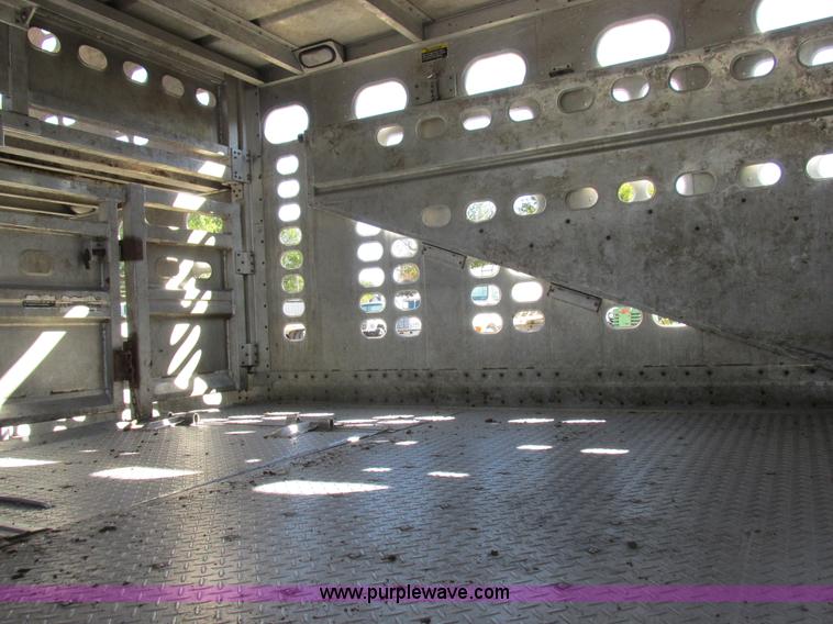 image for item K2198 2001 Wilson PSDCL-302 livestock trailer