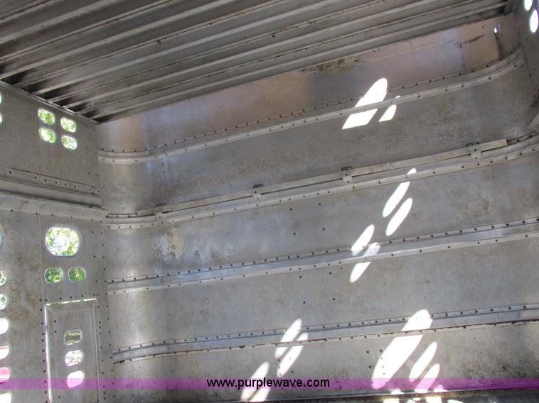 image for item K2198 2001 Wilson PSDCL-302 livestock trailer