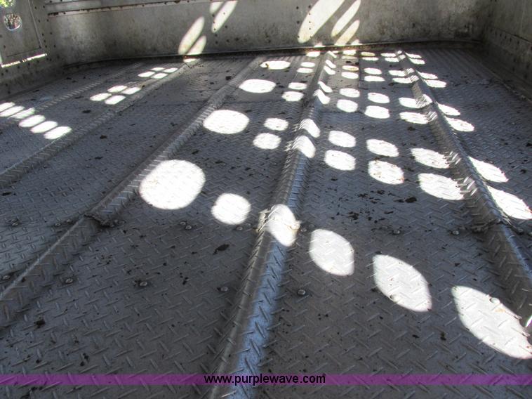 image for item K2198 2001 Wilson PSDCL-302 livestock trailer