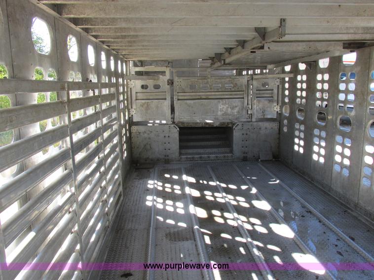 image for item K2198 2001 Wilson PSDCL-302 livestock trailer