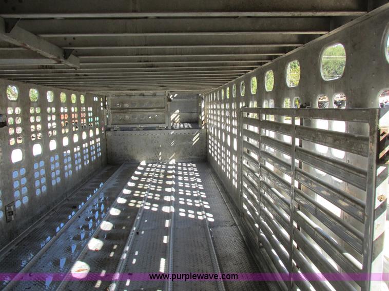 image for item K2198 2001 Wilson PSDCL-302 livestock trailer