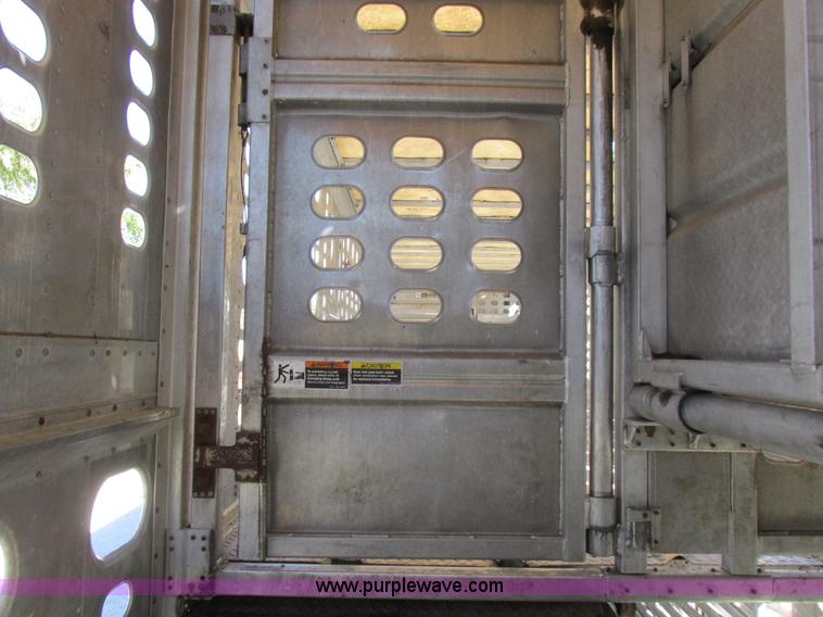 image for item K2198 2001 Wilson PSDCL-302 livestock trailer