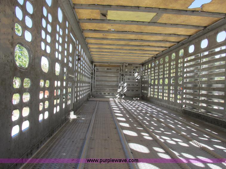 image for item K2198 2001 Wilson PSDCL-302 livestock trailer