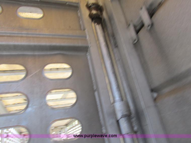 image for item K2198 2001 Wilson PSDCL-302 livestock trailer