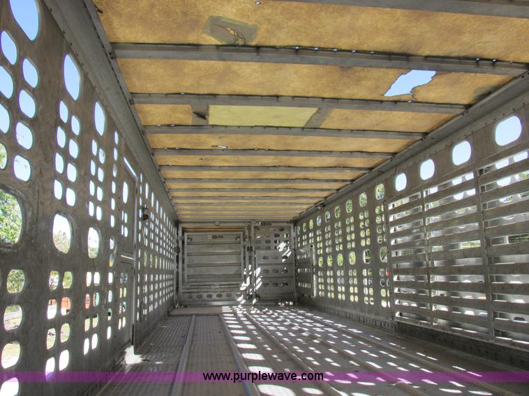 image for item K2198 2001 Wilson PSDCL-302 livestock trailer