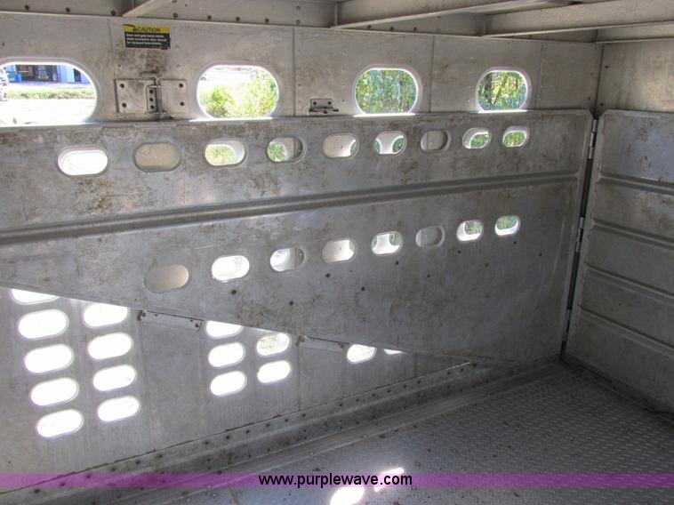 image for item K2198 2001 Wilson PSDCL-302 livestock trailer