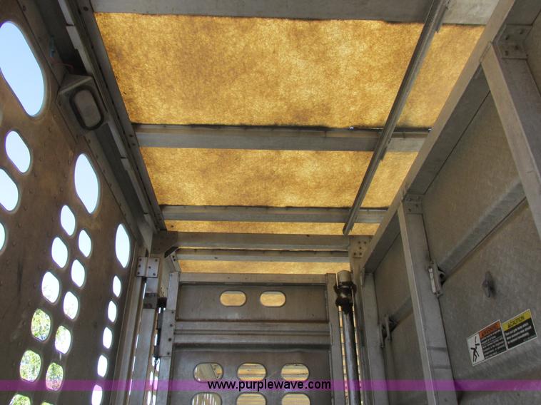 image for item K2198 2001 Wilson PSDCL-302 livestock trailer