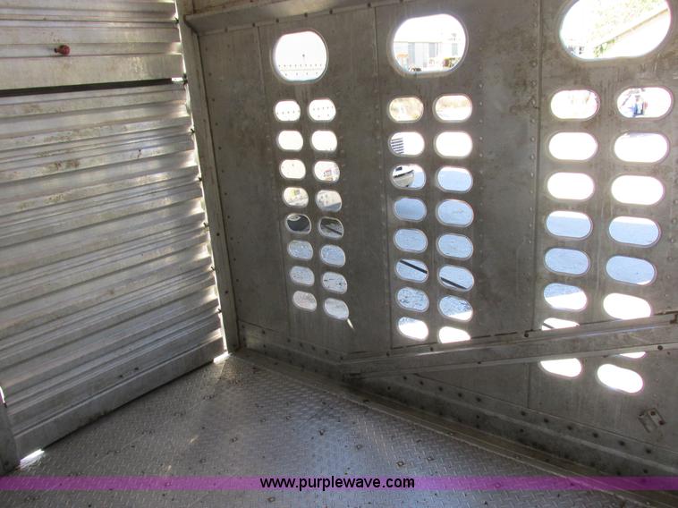image for item K2198 2001 Wilson PSDCL-302 livestock trailer