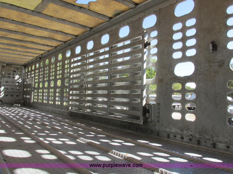 image for item K2198 2001 Wilson PSDCL-302 livestock trailer