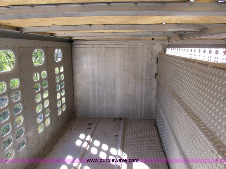 image for item K2198 2001 Wilson PSDCL-302 livestock trailer