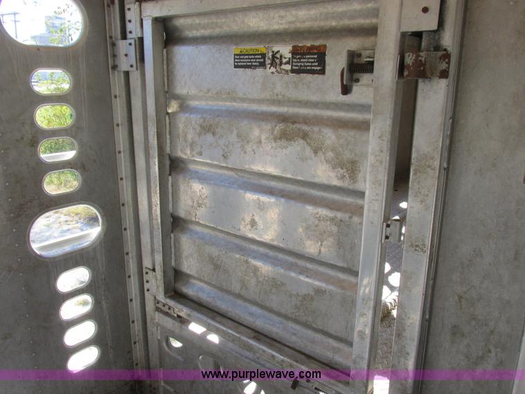 image for item K2198 2001 Wilson PSDCL-302 livestock trailer