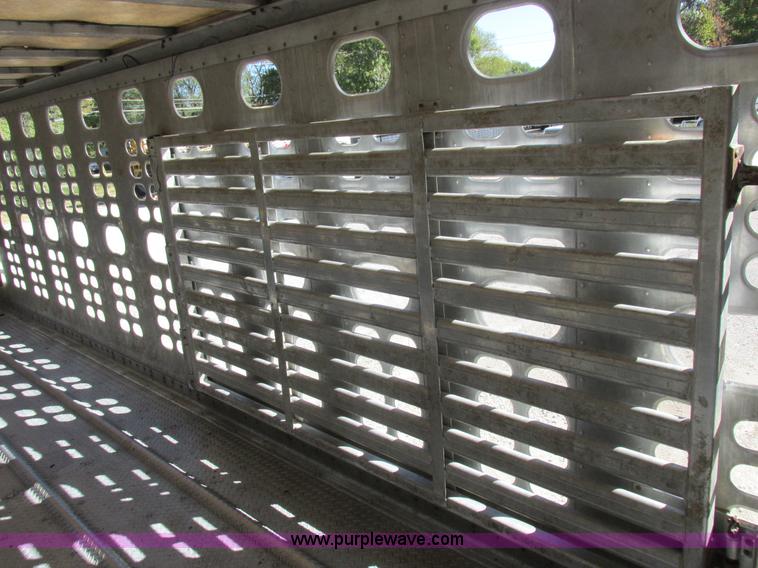 image for item K2198 2001 Wilson PSDCL-302 livestock trailer