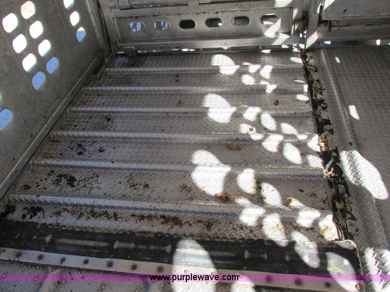 image for item K2198 2001 Wilson PSDCL-302 livestock trailer