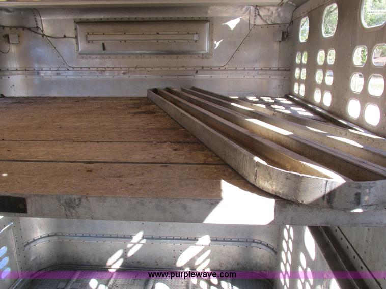 image for item K2198 2001 Wilson PSDCL-302 livestock trailer