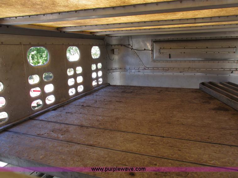 image for item K2198 2001 Wilson PSDCL-302 livestock trailer