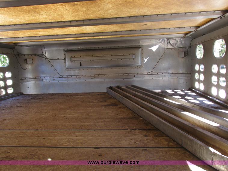 image for item K2198 2001 Wilson PSDCL-302 livestock trailer