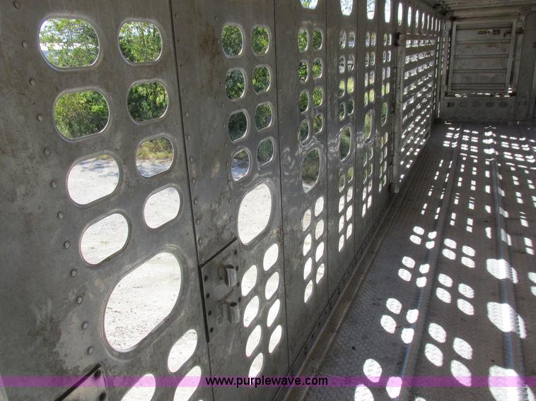 image for item K2198 2001 Wilson PSDCL-302 livestock trailer