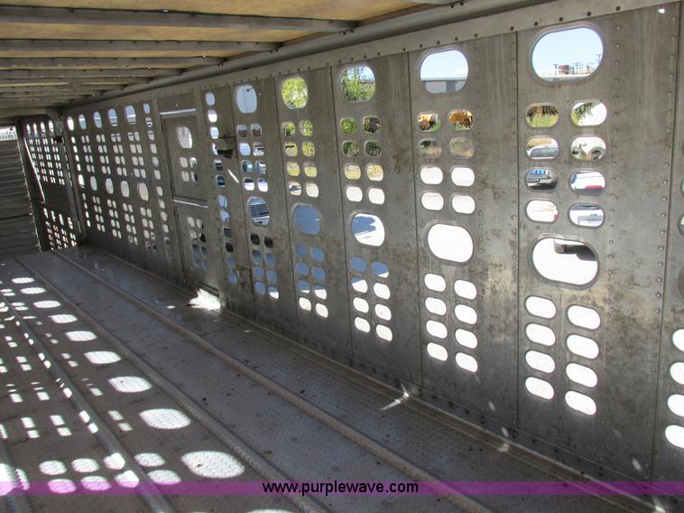 image for item K2198 2001 Wilson PSDCL-302 livestock trailer