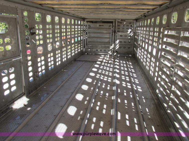 image for item K2198 2001 Wilson PSDCL-302 livestock trailer