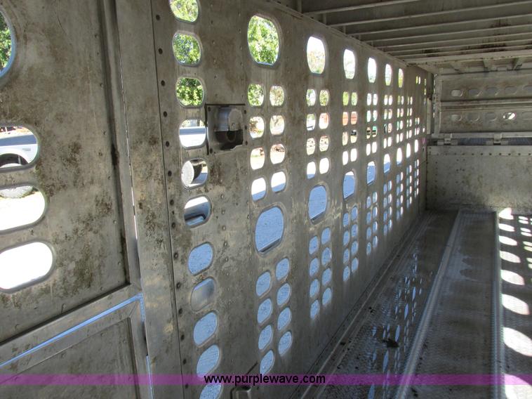 image for item K2198 2001 Wilson PSDCL-302 livestock trailer