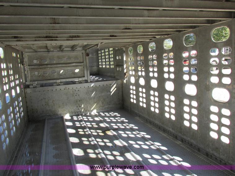 image for item K2198 2001 Wilson PSDCL-302 livestock trailer