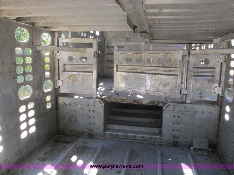 image for item K2198 2001 Wilson PSDCL-302 livestock trailer