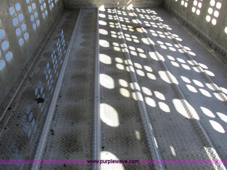 image for item K2198 2001 Wilson PSDCL-302 livestock trailer