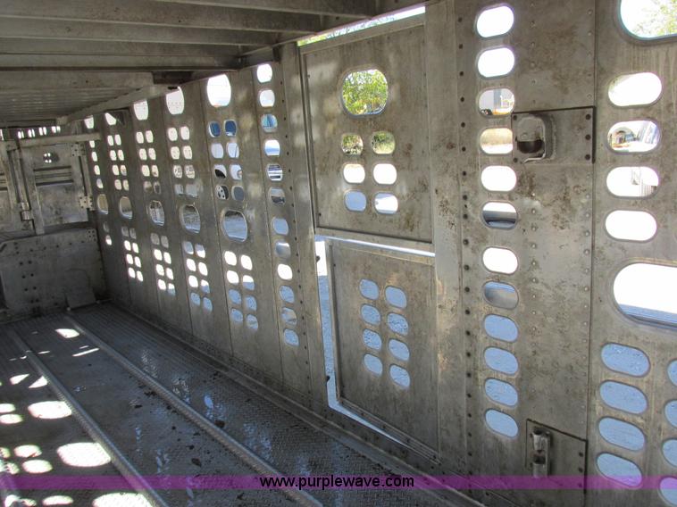 image for item K2198 2001 Wilson PSDCL-302 livestock trailer