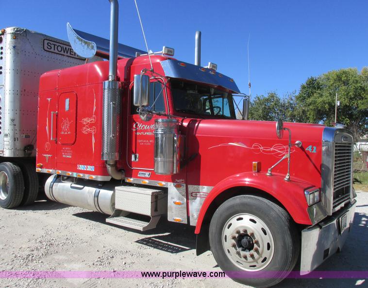 image for item K2199 2003 Freightliner FLD 132XL Classic semi truck