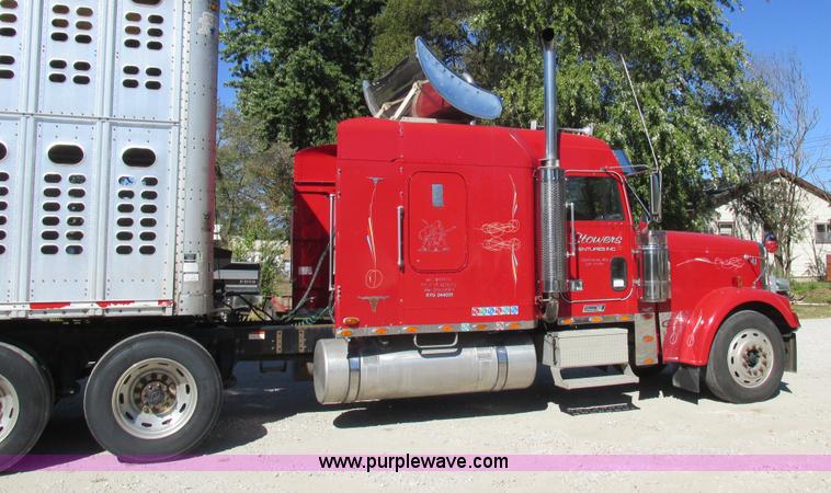 image for item K2199 2003 Freightliner FLD 132XL Classic semi truck