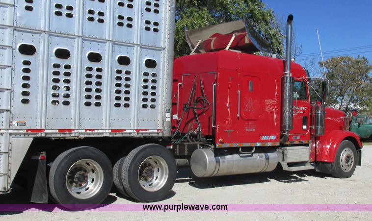 image for item K2199 2003 Freightliner FLD 132XL Classic semi truck