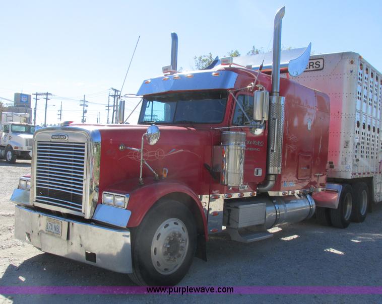 image for item K2199 2003 Freightliner FLD 132XL Classic semi truck