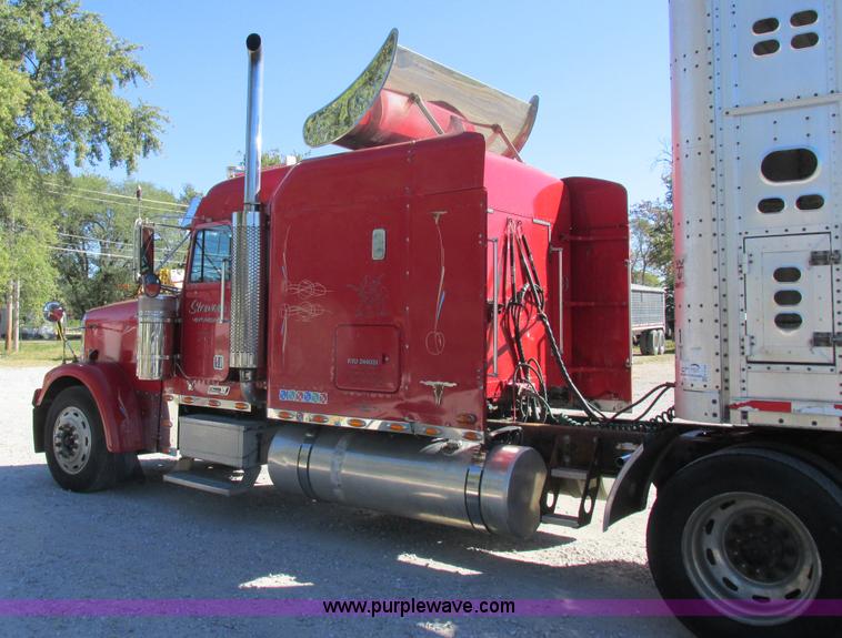 image for item K2199 2003 Freightliner FLD 132XL Classic semi truck