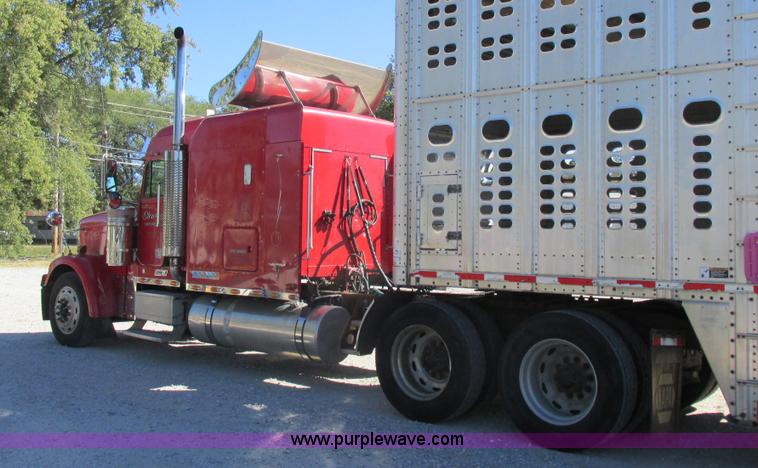 image for item K2199 2003 Freightliner FLD 132XL Classic semi truck